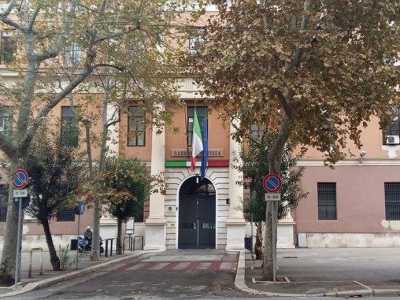 L'edificio � sottoposto a vincoli di tutela dal 1983 in quanto sito di interesse storico e artistico